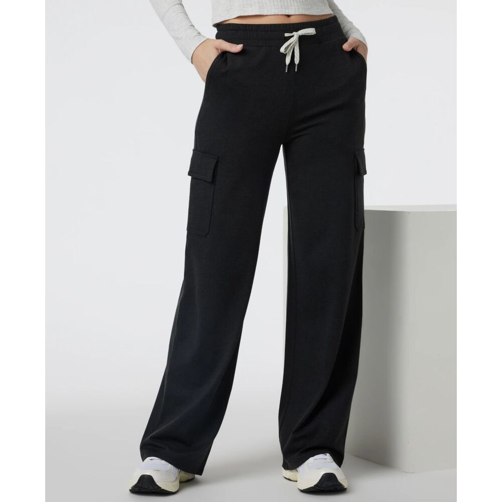 Vuori Halo Essential Cargo Wideleg Pant